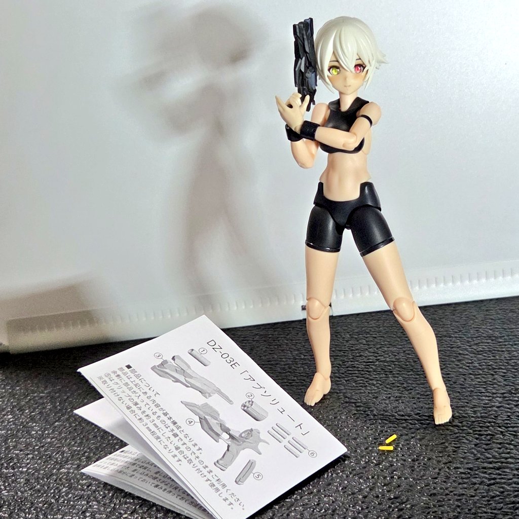 fubuki_b4's tweet photo. 大阪はなんばのいろしかさん@irosika_jp にて、@GrimReapers999F さんのアブソリュート他色々購入させていただきましたーー話には聞いていましたが、切り出しは既になされており袋から出したらそのまま組み立て即完成という、恐ろしい上に格好がよすぎて参ります…シリンダーに薬莢入るis何事 https://t.co/MlugNotuuu
