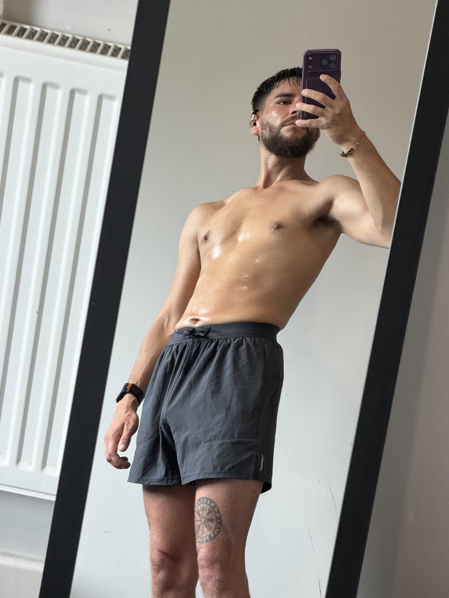 BailsWild's tweet photo. My sore Body “you need too recover”
My Brain “move you lazy B*st*rd”
😂🙋♂️🫠
40kg ruck smashed💪🥵🎒
#Northwestlad #Beardedman #Tattedlad #Rucking #Gymbody #Chunkyguy #Chav https://t.co/yY493xRBAR