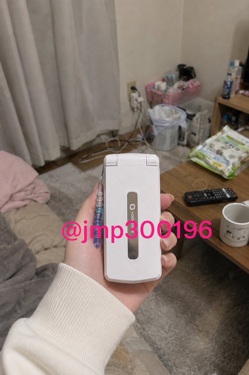 jmp300196's tweet photo. この中には私の黒歴史が…😂
ってかこれが何かわかる大人の男性だけDM送ってきて💌
大阪市内なら合わせやすい✋

Vodafoneが何かわかる人は全員いいね♡ https://t.co/xIUbWxAPQe