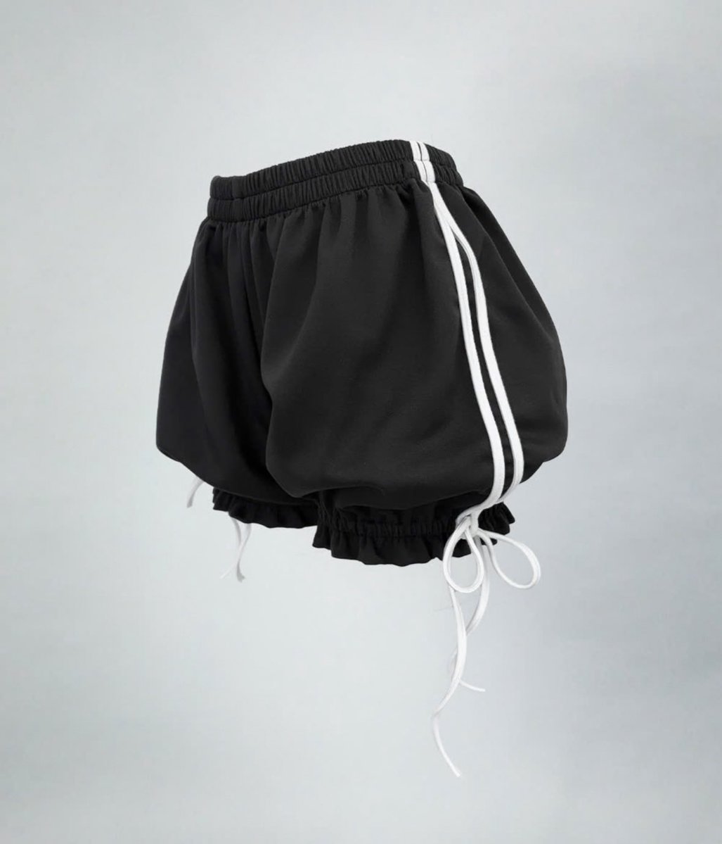 anonenone_jp's tweet photo. うちのかぼちゃパンツ…やっぱり最強だと思うんだよな……ぷにもち極上とろみ生地(ボリューム形状が確保されてます)、脚細効果、ライン×リボンの合わせやすさ、見せても見せなくてもかわいい、パニエ的にボリュームUPにも使える。中の人も今この瞬間ワンピースの下に仕込んで履いてるけど超快適です。 https://t.co/OpMTDUoruK