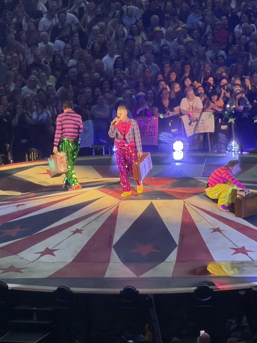 staceyauld13's tweet photo. Take That, you were absolutely amazing last night.. What a show! 😮‍💨👏  #ThatThat #Aviva #Dublin https://t.co/bi3C07t43z