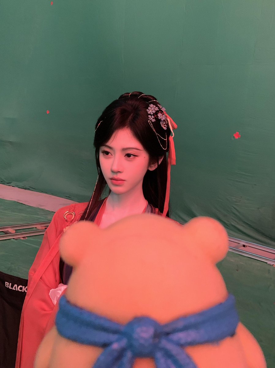 allforxiaoju's tweet photo. 260705 #JuJingyi Studio rednote Update

“A day of accompanying the boss to work”
“Hehe”
“Not hehe”

#鞠婧祎 https://t.co/LZ17Si7rNO