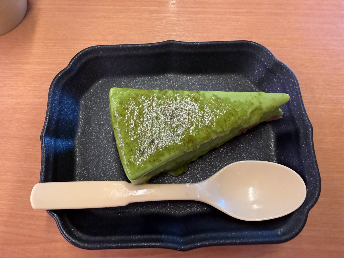 su1030's tweet photo. スシローの抹茶ケーキ大変おいしかった。 https://t.co/xh1dTQAznS