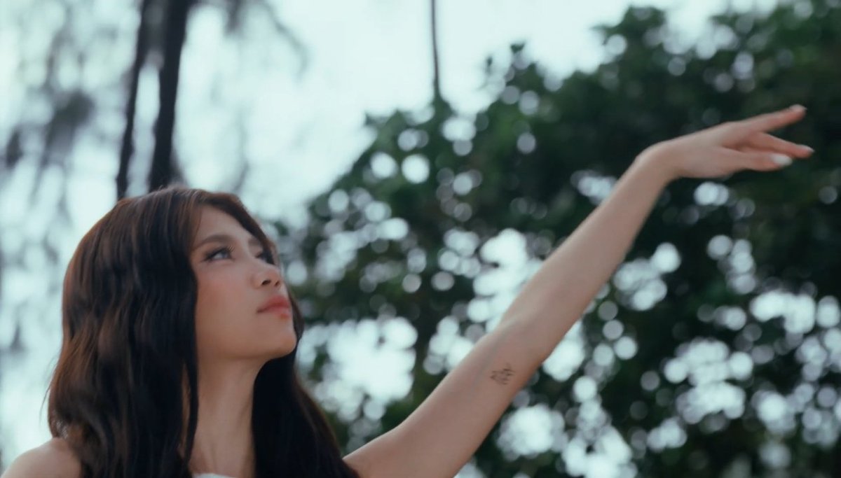 star_ririi's tweet photo. Mala AU Character ang atake ni sharmainee! 🍊 

KAIA HULOG MV OUT NOW
#kaia #hulogbykaia #KAIA_Charlotte 
@charlottescrtr https://t.co/ywI4nTVQnv