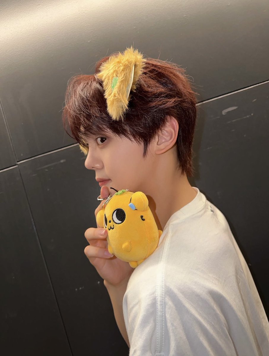 spillthevins's tweet photo. sorry gyuvin you’ll always be a puppy https://t.co/Fd6UTXaIxL