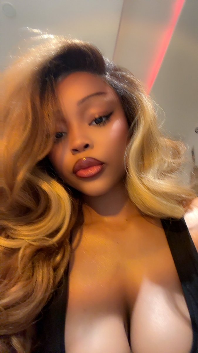 thebellachan's tweet photo. Love my lips 😻 https://t.co/fIkDec8EGl