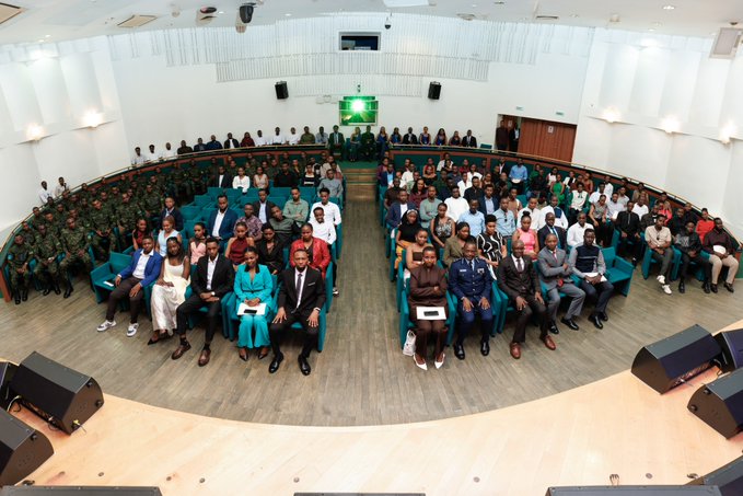 IGIHE's tweet photo. Abanyarwanda batuye mu Burusiya no muri Belarus bifatanyije n’u Rwanda kwizihiza ku nshuro ya 32 Umunsi wo Kwibohora, hibandwa ku iterambere Igihugu kimaze kugeraho nyuma yo guhagarika Jenoside yakorewe Abatutsi no kongera gushimangira umubano n’amahanga.

➡️https://t.co/1zikvl0Myh
✍️@LeonidasLucky1