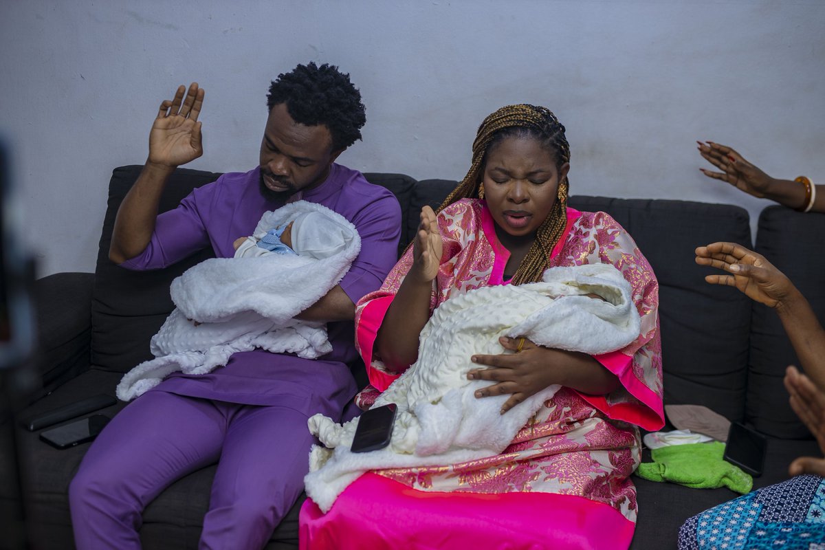 KvngAstalavi's tweet photo. New age Parents 😂 https://t.co/eEN66VRqA1