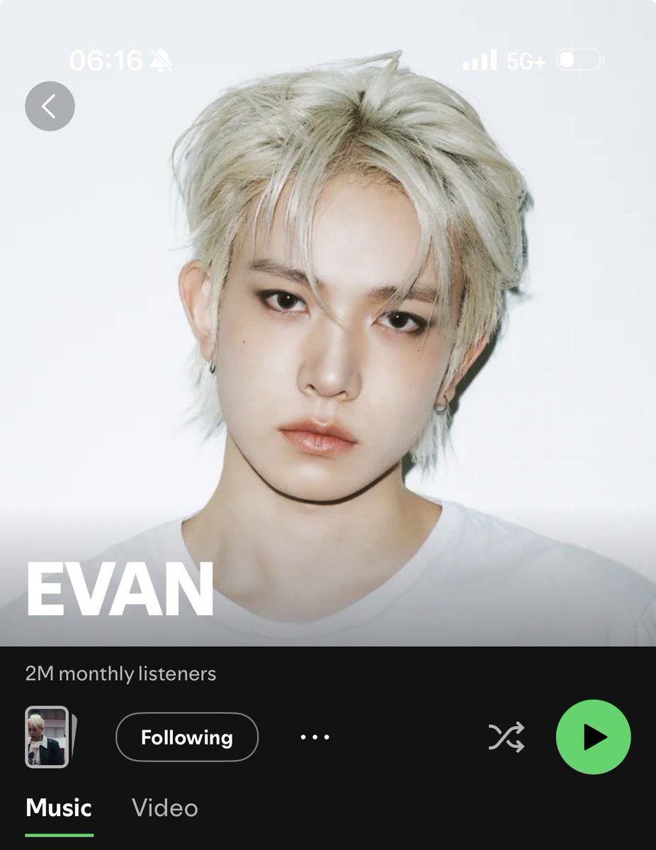 heesilver's tweet photo. heeseung being the first “rookie” singer to hit 2 million listeners just 15 days after his debut https://t.co/b8H6ByY9WE