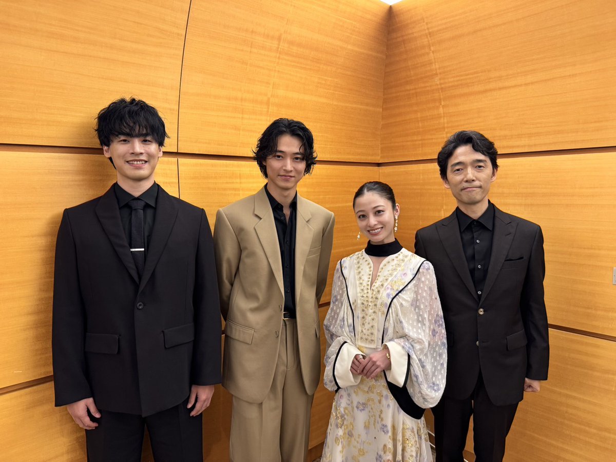 kingdomthemovie's tweet photo. 『#キングダム』シネマコンサート
オフショットをお届け！

スペシャルゲストとして登壇した
#山﨑賢人 さん #橋本環奈 さん
#佐藤信介 監督 #やまだ豊 さん（音楽）

第1作目の思い出や
いよいよ公開となる新章の見どころを語りました！

『キングダム 魂の決戦』
7/17(金)公開⚔

#シネマコンサート https://t.co/2bko4iuJjq