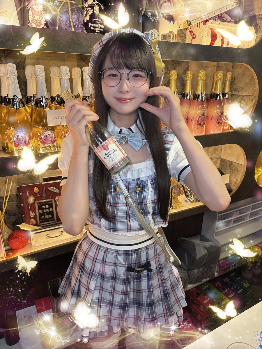 RoyalDrop_maid's tweet photo. 🩵しおねちゃん@royaldrop_shioの
素敵な在校生さんから🪄

あまおうシャンメリー🍓🥂
ありがとうございます👼🏻✨

#秋葉原 #コンカフェ https://t.co/QqxSSH9oRX