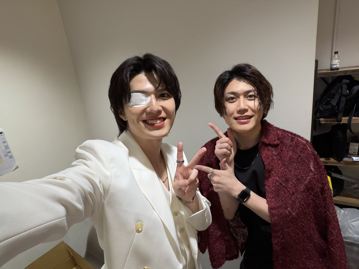 reizi_sakagaki's tweet photo. 31歳のバーイベ大阪両部ご来場誠にありがとうございました。

みんなに会えて幸せでした、これからも
もっと頑張ろって強く思いました！
会いにきてくれてありがと〜

そして前内さん文さん、きてくれてありがとうございました。
俺の大好きな方々だからめっちゃ楽しい1日でした‼️

次は東京で‼️ https://t.co/rTjR5NFmKH