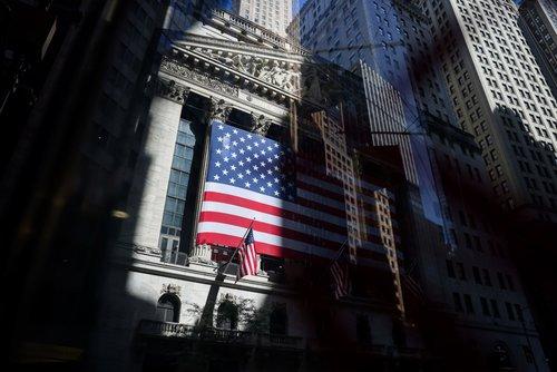 NobiasS's tweet photo. US equities have seen their share of peaks and valleys in the first six months of 2026, plunging in March as President Donald Trump launched a war against Iran, and then soaring to new heights through the spring powered by a histori https://t.co/OgDU7nxcep https://t.co/qnjJZQtF7W