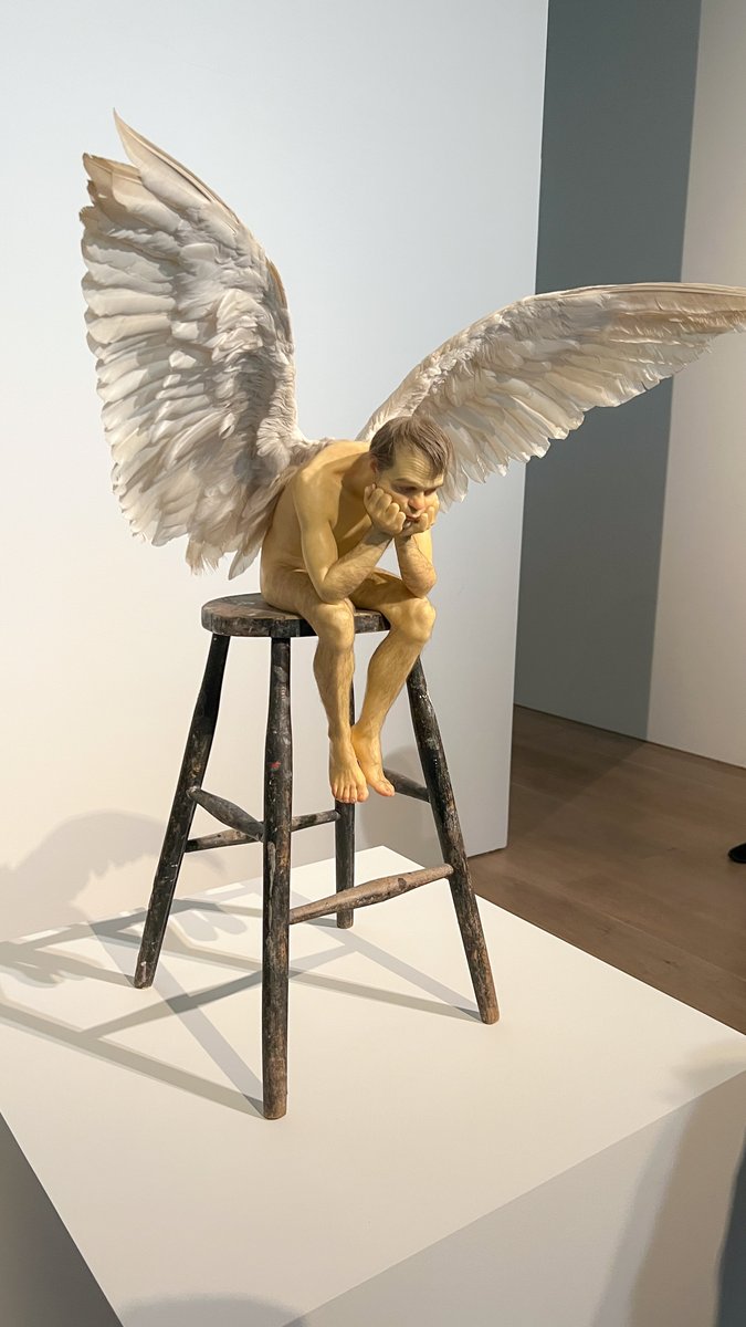 chipcodesign's tweet photo. 森美術館で開催されているロン・ミュエク展行ってきた。頭蓋骨100個で構成されている作品「マス」は圧巻!!! https://t.co/4WyQCs7EKn
