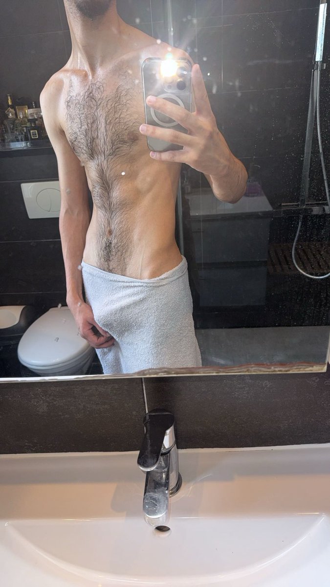 R1d20_'s tweet photo. So fucking horny #horny #nsfw #trade #arab #bigdick https://t.co/zAf6FedKO0