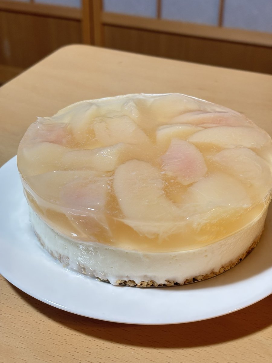 shakechiku510's tweet photo. 桃のﾌﾞﾖﾌﾞﾖケーキ https://t.co/CLzqAqNGJ2