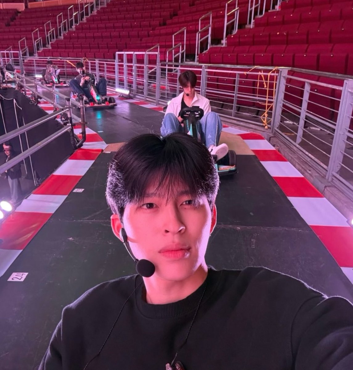 seetheright_1's tweet photo. เขินสิ่งนี้ว่ะ พุวินไม่ได้แอบถ่ายปอนด์คนเดียว ปอนด์ก็แอบถ่ายพุวินเหมือนกันด้วยซ้ำ ไอเชี่ยยยยยยยย มีคนแอบชอบกันจิง https://t.co/InGqo9z9Tp