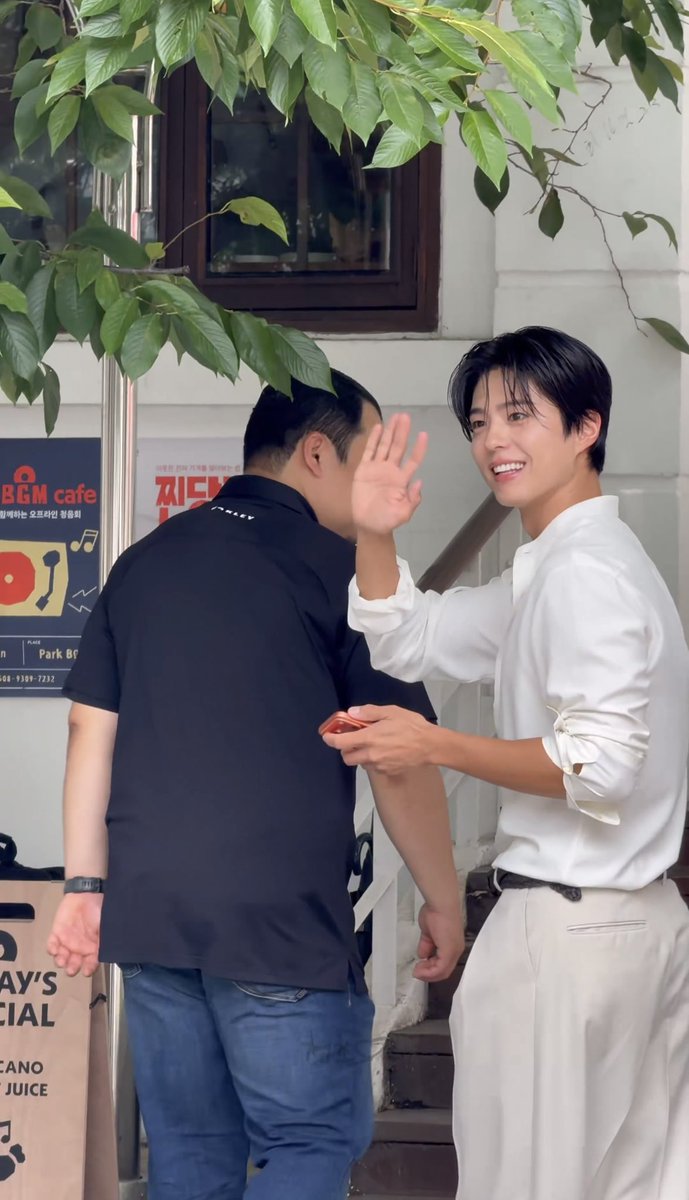 Katty_9002's tweet photo. วันนี้เจ้าชายชุดขาวหล่อจริงจังม๊ากกค่ะ 😊

2026.07.05 🥕🤍🥕 

🩵@BOGUMMY 💙

Park Bo-gum 👑

#PARKBOGUM #박보검 #พัคโบกอม

ปล. ไม่ได้เห็นกันนาน ผอม สูง หล่อ ออร่ากระจายสุดๆ https://t.co/UalSCr467y