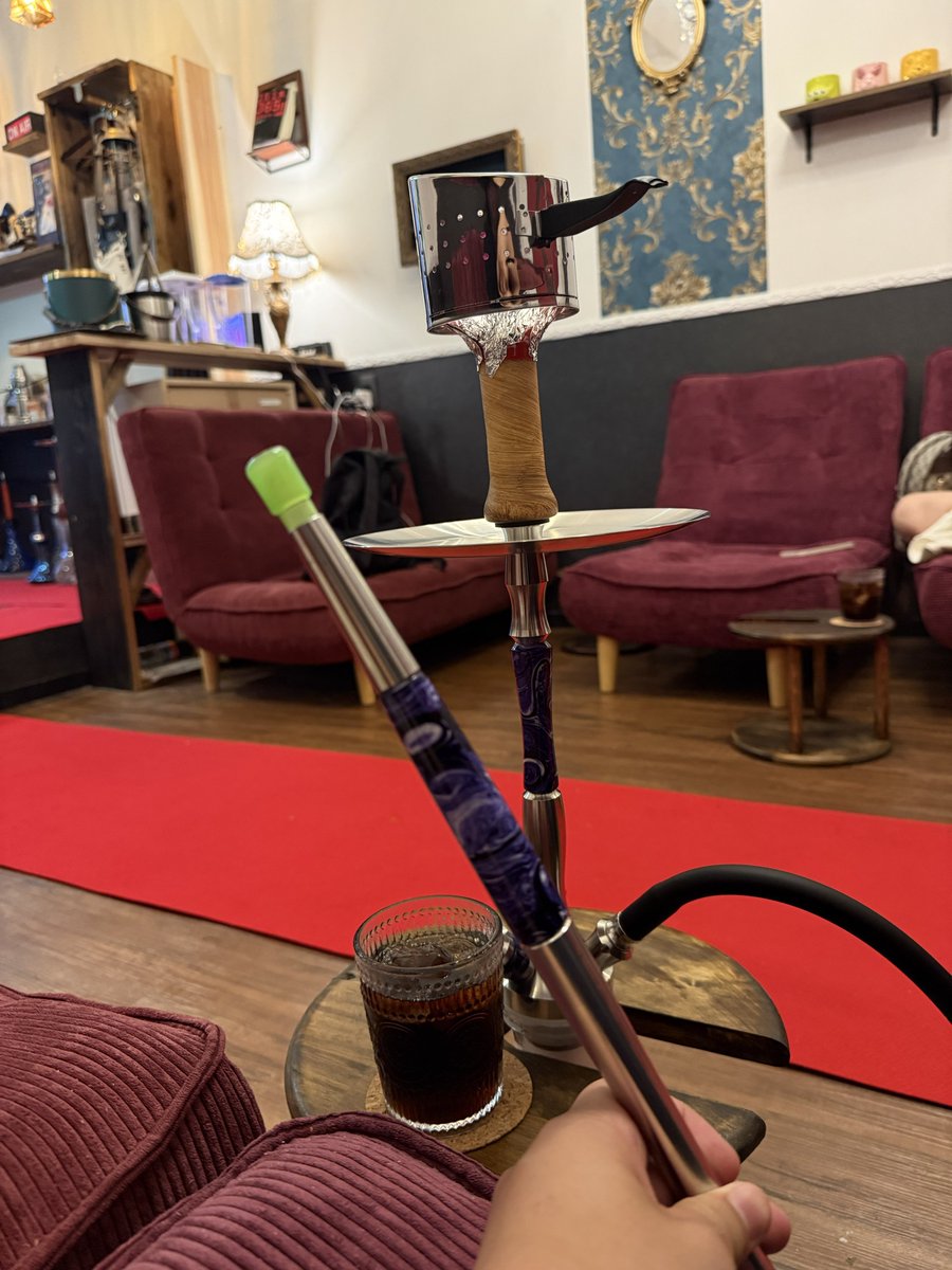 BobKarateren7's tweet photo. ㊗️プレオープン！
新宿歌舞伎町のMIRRORへシーシャを吸いに駆けつけました。内装はまだ施工中だけど雰囲気は既にいい感じ！シーシャの味も良きでした…
グランドオープンの折に改めて遊びに行こっと。 https://t.co/1WPzDi5PpJ