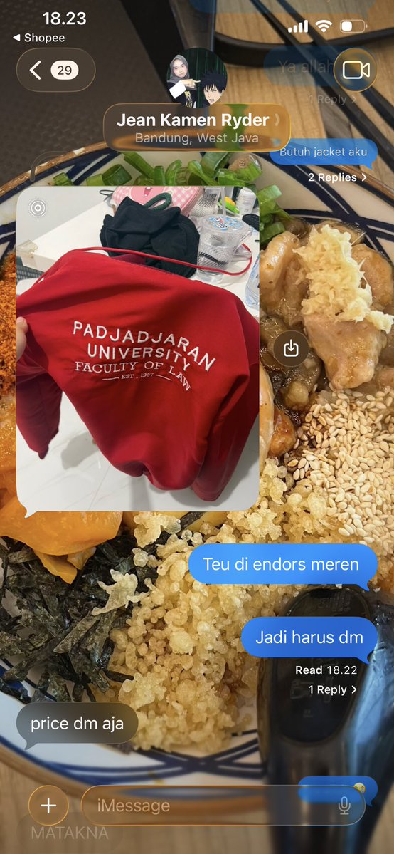 kuromilace's tweet photo. Wtd jacket merah dm @7ongsang https://t.co/19YumNd1m3