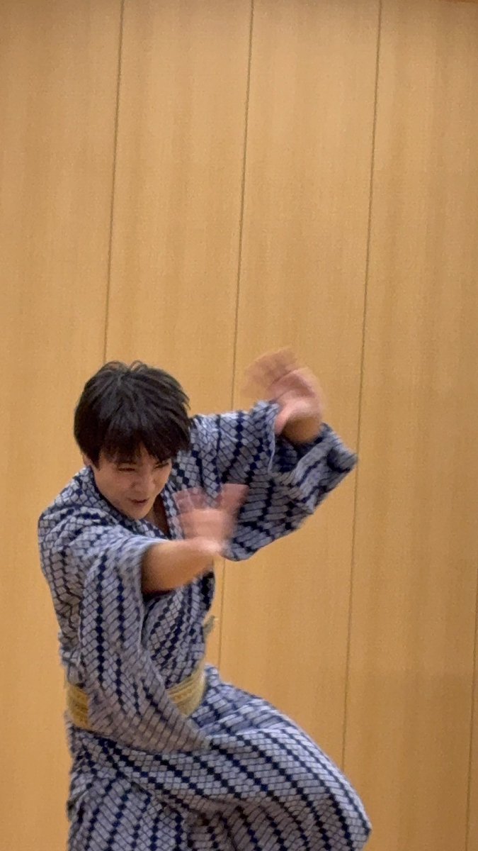 BOYMEN_honda's tweet photo. 第2回「本ちゃんと楽しむ歌舞伎附け打ちの世界」ありがとうございました！

附け打ちの第一人者・山﨑徹さんによる濃密レクチャーで、歌舞伎が更に楽しくなること間違い無しの会になりました。感謝です！
※写真は座学的トークと体験パート、そして実演で荒ぶる本田です。荒ぶりながらも楽しげだなぁ。 https://t.co/tWmEYCuYy9