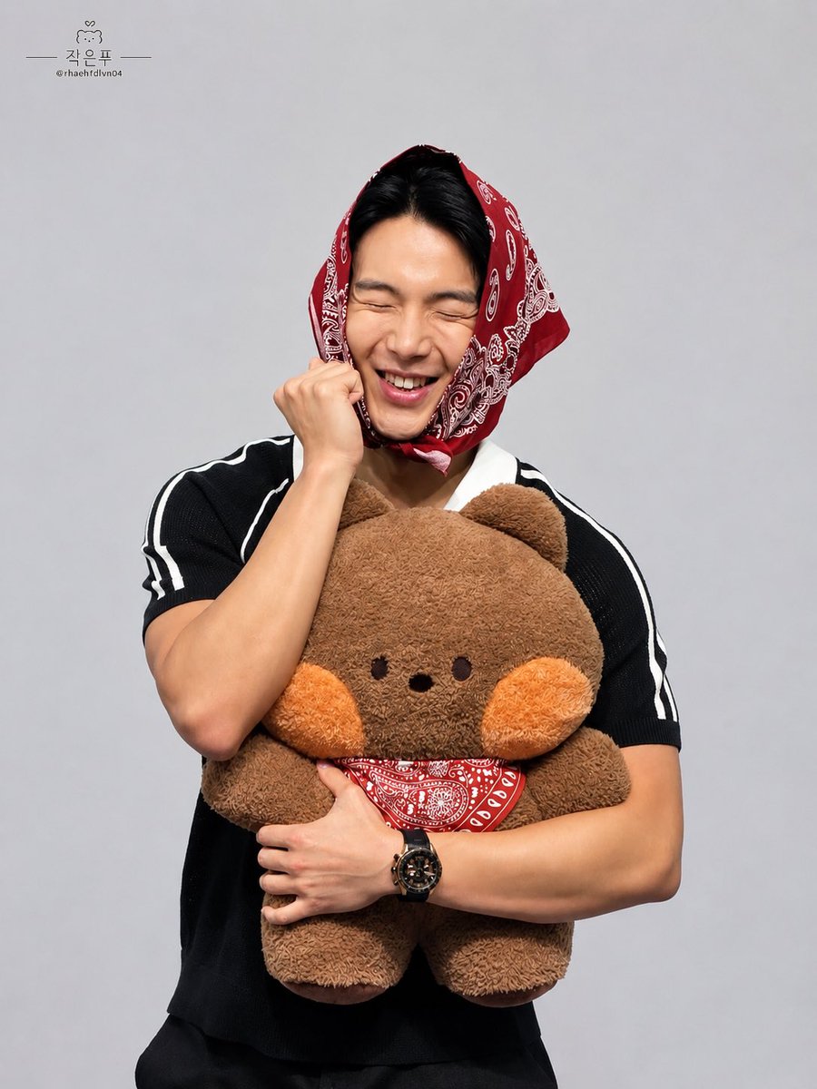 rhaehfdlvn04's tweet photo. 260704 위드뮤 셔누x형원 팬싸❤️

곰돌이가 곰돌이를 안고 있네? #셔누 https://t.co/Z4nFasvzwa