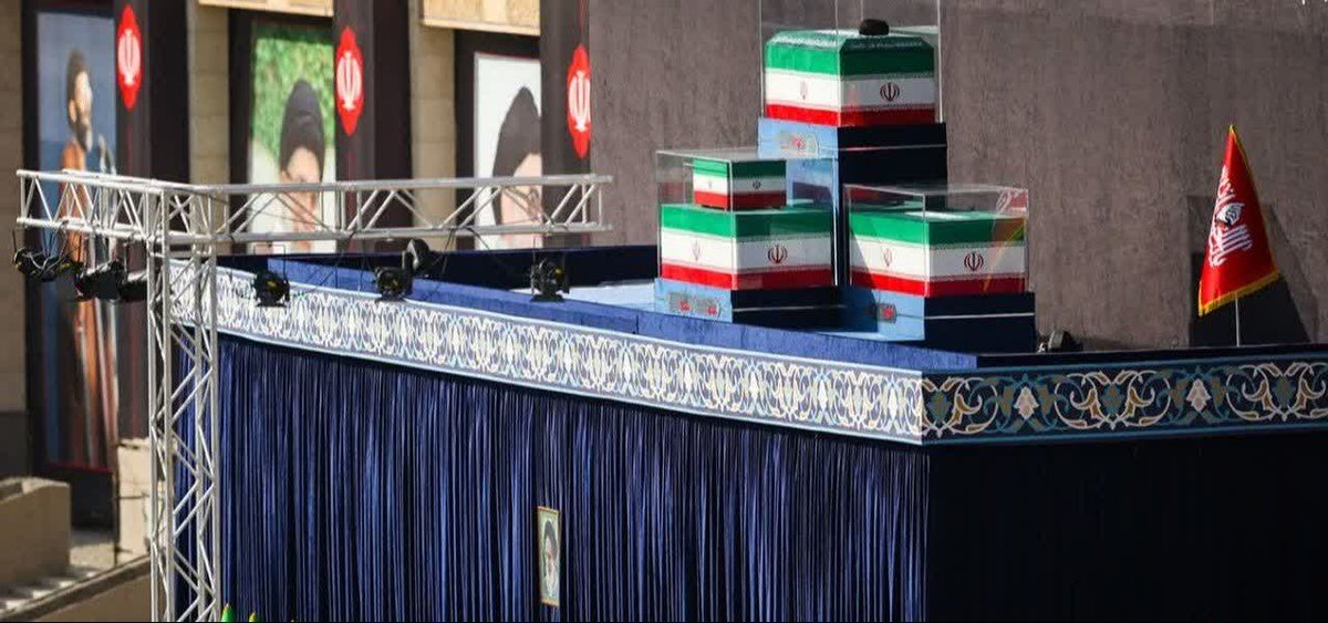 Zeynoo0608's tweet photo. حال ِما در هجر یوسف کمتر از یعقوب نیست ؛
او پسر گم کرده بود و ما پدر گم کرده‌ایم ..
#آقای_شهید_ایران
#پدرامت https://t.co/OtcNGnBitS