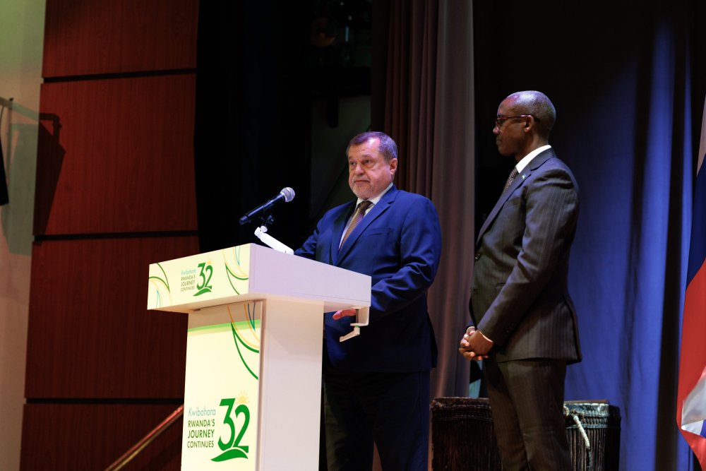 IGIHE's tweet photo. LAmbassade de la République du Rwanda auprès de la Fédération de Russie a organisé une réception officielle marquant le 32ᵉ anniversaire de la Journée de la Libération du Rwanda (Kwibohora32).

L'événement a réuni plus de 350 invités, parmi lesquels des responsables du gouvernement russe, des chefs de missions diplomatiques, des membres du corps diplomatique, des partenaires au développement, des universitaires, des amis du Rwanda ainsi que des membres de la communauté rwandaise vivant en Russie et au Bélarus.

En savoir plus ⤵️🔗
https://t.co/gGZNeybHpq
✍️@BrentTunez25789