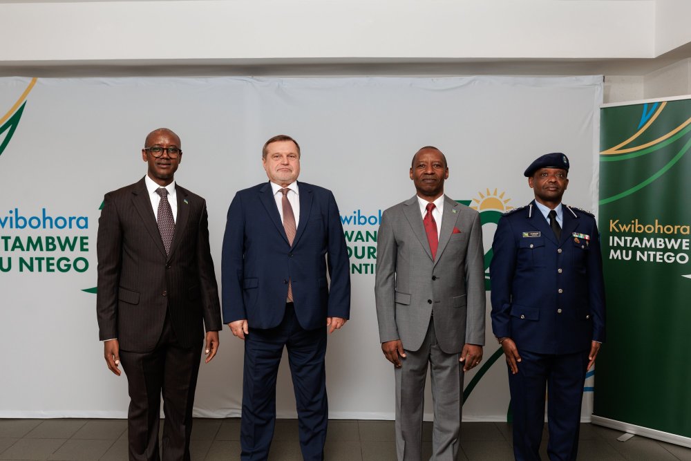 IGIHE's tweet photo. LAmbassade de la République du Rwanda auprès de la Fédération de Russie a organisé une réception officielle marquant le 32ᵉ anniversaire de la Journée de la Libération du Rwanda (Kwibohora32).

L'événement a réuni plus de 350 invités, parmi lesquels des responsables du gouvernement russe, des chefs de missions diplomatiques, des membres du corps diplomatique, des partenaires au développement, des universitaires, des amis du Rwanda ainsi que des membres de la communauté rwandaise vivant en Russie et au Bélarus.

En savoir plus ⤵️🔗
https://t.co/gGZNeybHpq
✍️@BrentTunez25789