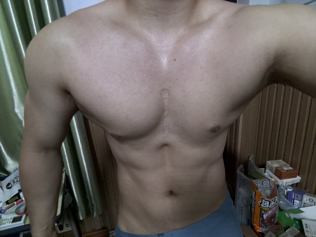 Charon_jbz's tweet photo. 最近减脂还行
#��肉男 https://t.co/hptNX0f8GJ