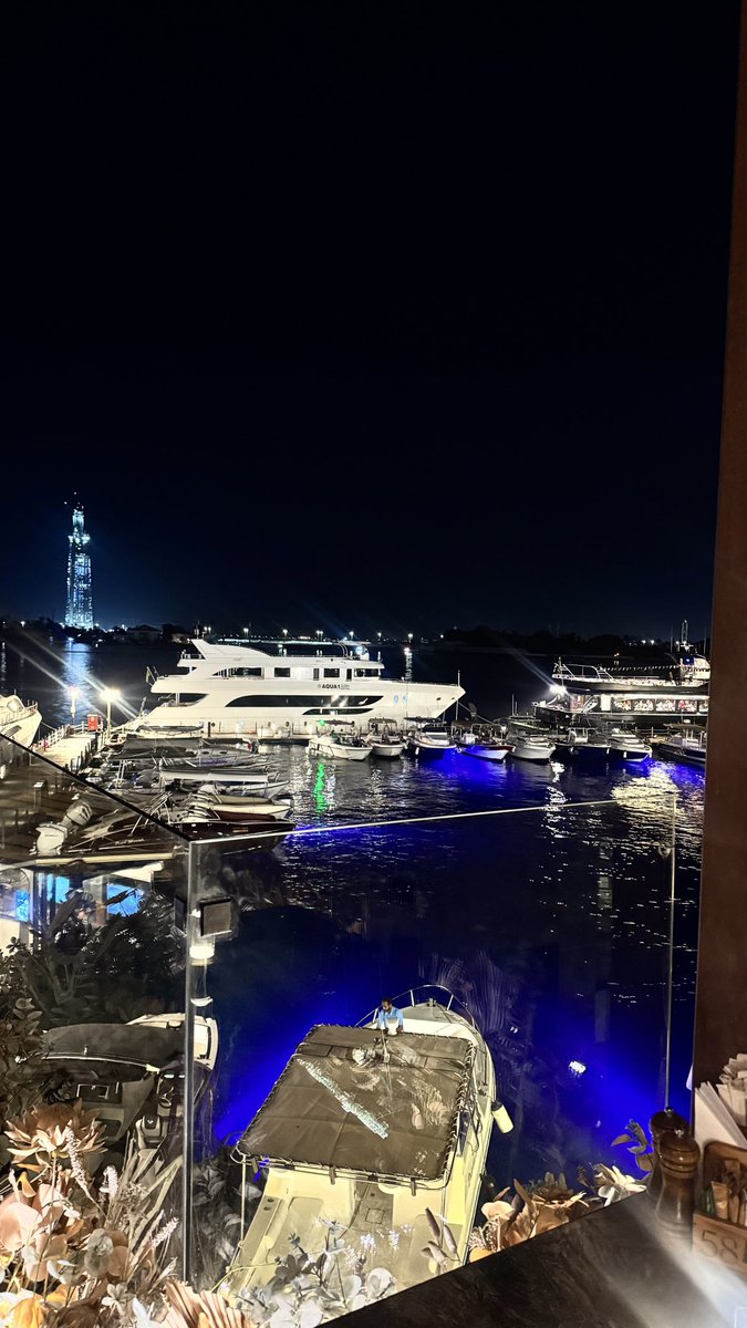SHi_1420's tweet photo. 🌙🌊 https://t.co/HotrlLA5za