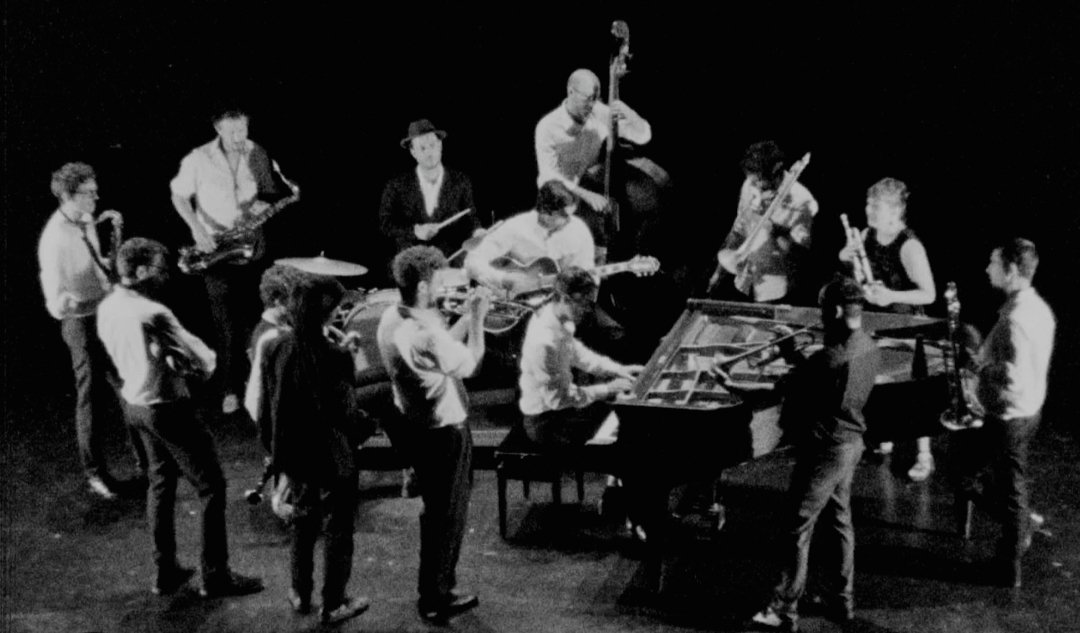 ChateauDeBy's tweet photo. 2è concert : Le jazz revisité par le #UmlautBigBand : ce soir à 18h30, swinguez dans l’univers flamboyant de #MelbaListon.
​Une femme d’exception, des arrangements rares et la magie du plein air @ChateauDeBy pour célébrer ce #Matrimoine vibrant. On se retrouve là-bas ? https://t.co/m81IBMAsOM