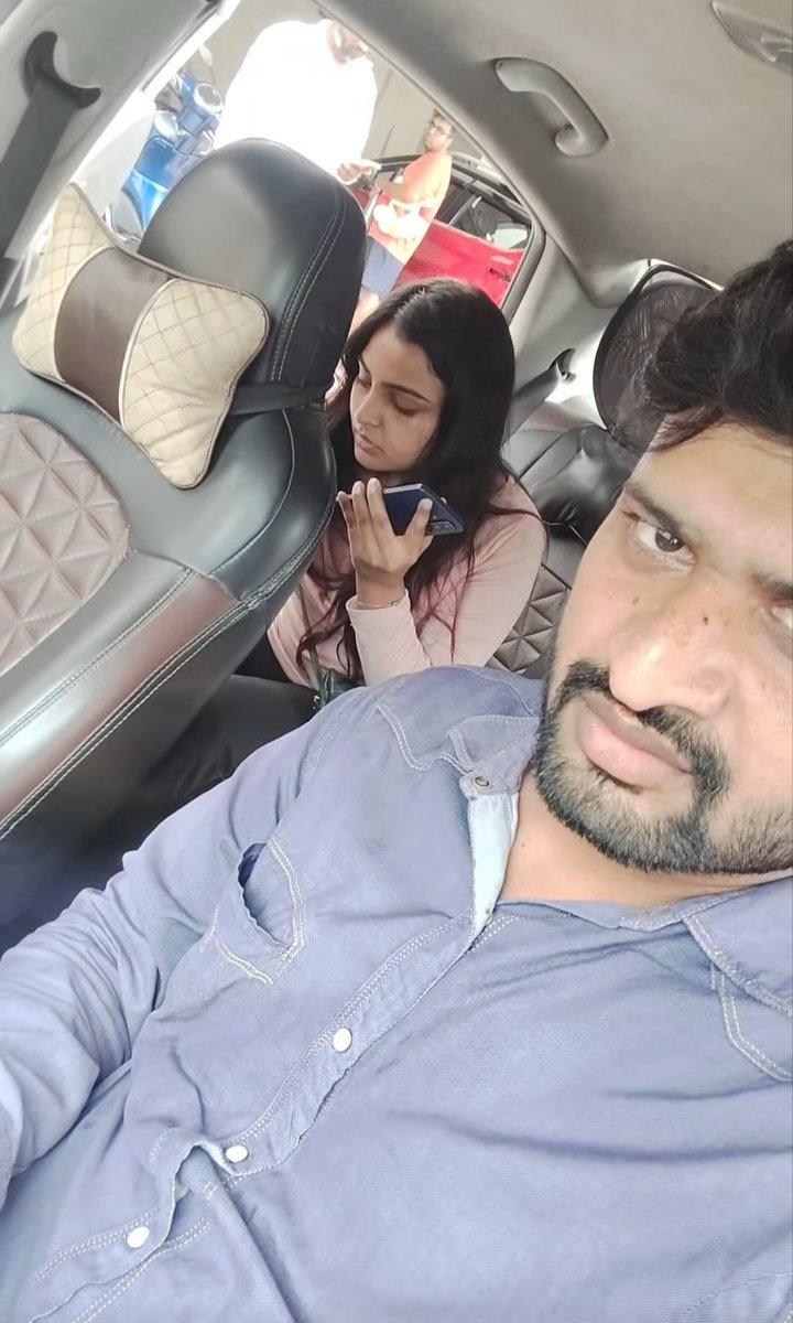 Ayesha786Majid's tweet photo. एक लड़की ने कैब बुक की और आराम से अपनी मंजिल तक पहुंच गई,

लेकिन जब किराया देने का समय आया, तो App में दिख रहा पूरा बिल देने से मना कर दिया,

ड्राइवर ने ��हा कि App में जितना किराया दिख रहा है, उतना तो देना पड़ेगा,

इसके बाद वह ड्राइवर बोली, नहीं दूंगी, जो करना है कर..Read news https://t.co/pFzq8yoR5O