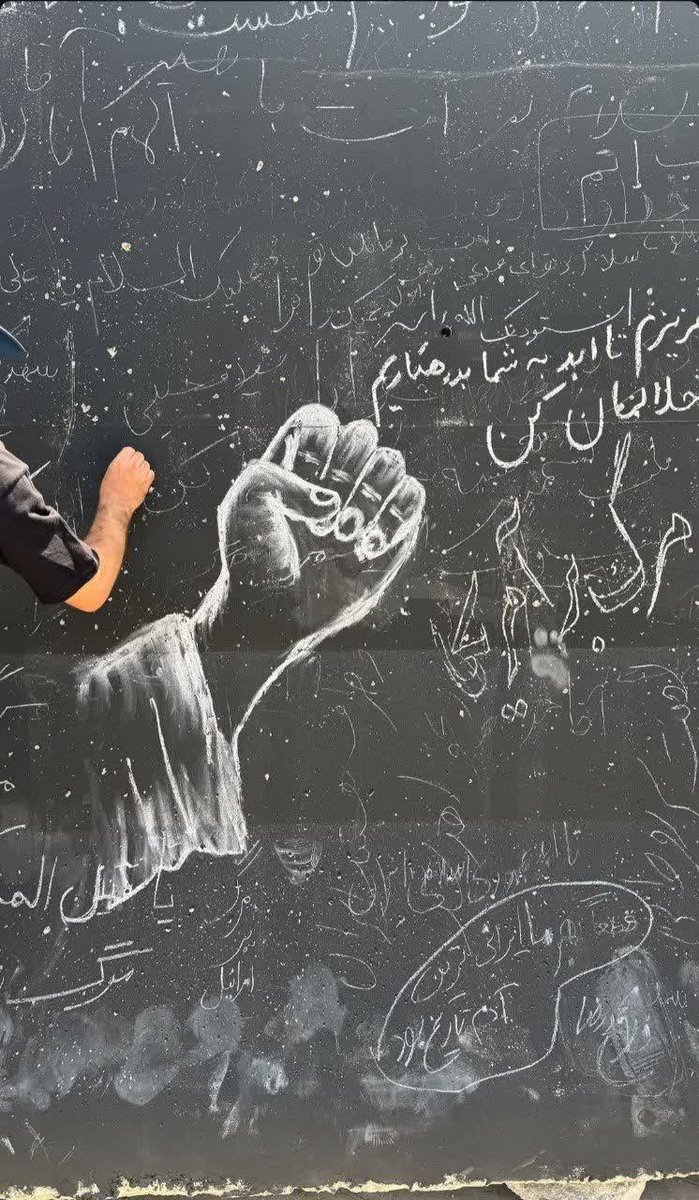 bent_to_rasol's tweet photo. تا ابد به شما بدهکاریم 
حلالمان کن...
#باید_برخاست 
#اقای_شهید_ایران https://t.co/JwxXZNmsUX