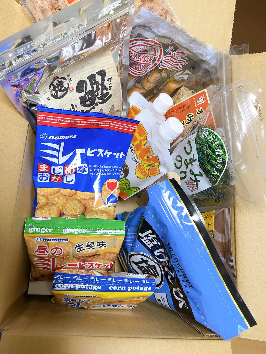 rrr_rie's tweet photo. 高知のおばちゃんから荷物届いて開けてみたら宝箱でした😆🙌💖
いっぱいありがとうございます🥺🙏✨
塩けんぴめっちゃ大好き〜🤤💓
嬉し〜！！🥰🥰

 #高知 https://t.co/4TjtMRSzDD