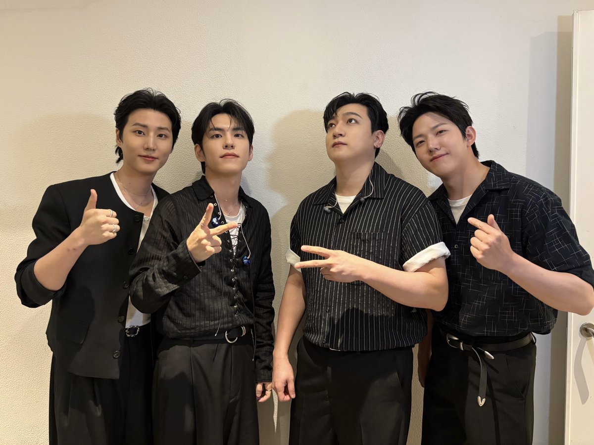day6official's tweet photo. [ #DAY6_BEHIND ]

DAY6 10th Anniversary <The DECADE> FINALE in SEOUL - DAY3

The DECADE의 마지막 크레딧이 올라갑니다 🎬
10주년의 모든 장면을 가득 채워준 My Day!
피날레까지 완벽하게 만들어줘서 고마워요 🍀

#DAY6 #데이식스
#The_DECADE
#DAY6_10th_Anniversary https://t.co/0fauG1E0Wm