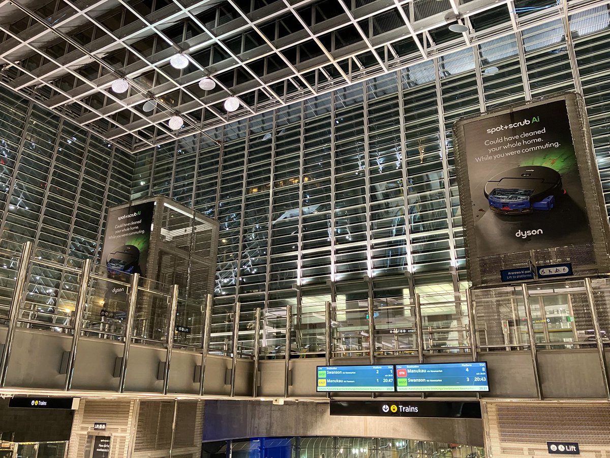 af_ect_on's tweet photo. 前回のNZ旅ではまだ工事中だったWaitemata駅。
帰路を調べたらちょうど電車の方が接続良いみたいで、なんと珍しくNZの電車に乗れてしまった。乗り鉄大歓喜。駅舎も綺麗でテンション上がり放題。お酒しこたま飲んでいようが睡眠時間限界だろうがココで寝るわけにはいかない。

#ぼんかな星見のNZ旅 https://t.co/dhHAQ47mZf