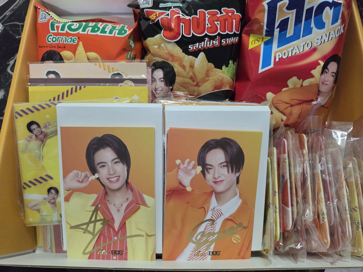 mingmom910's tweet photo. โปสการ์ดลายเซ็นสดเอเอคอปเปอร์มาแย้ววว boxsetใหญ่บึ้ม คุ้มมากกกก💛🧡

#AAashirakorn #COPPERdechawat
#usefulfoodxbus https://t.co/7VNmPsCsXX