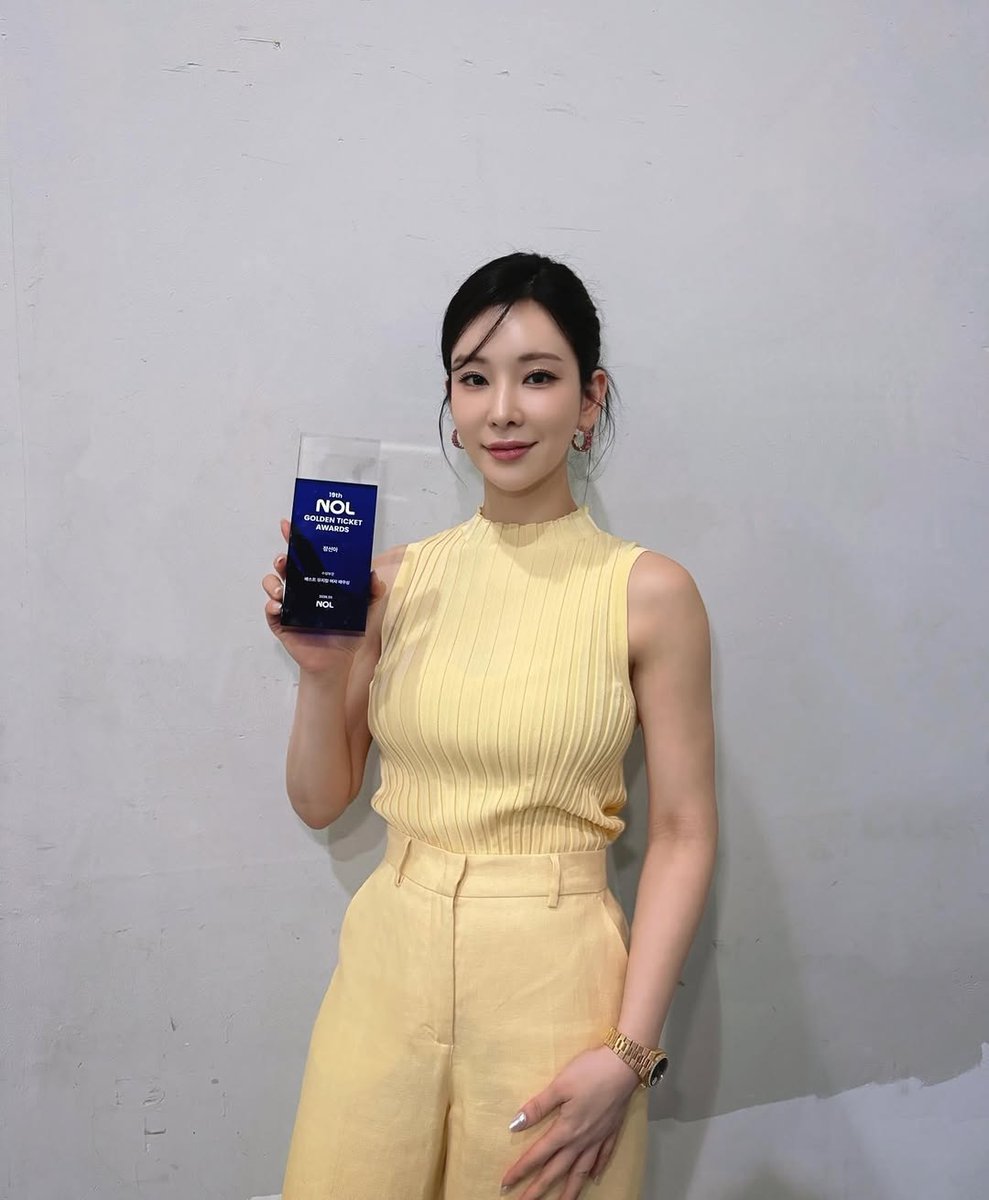 1ovemellow's tweet photo. 제19회 NOL 골든티켓어워즈
베스트 뮤지컬 여자 배우상 #정선아 ♡ https://t.co/RvZ3t21zeW