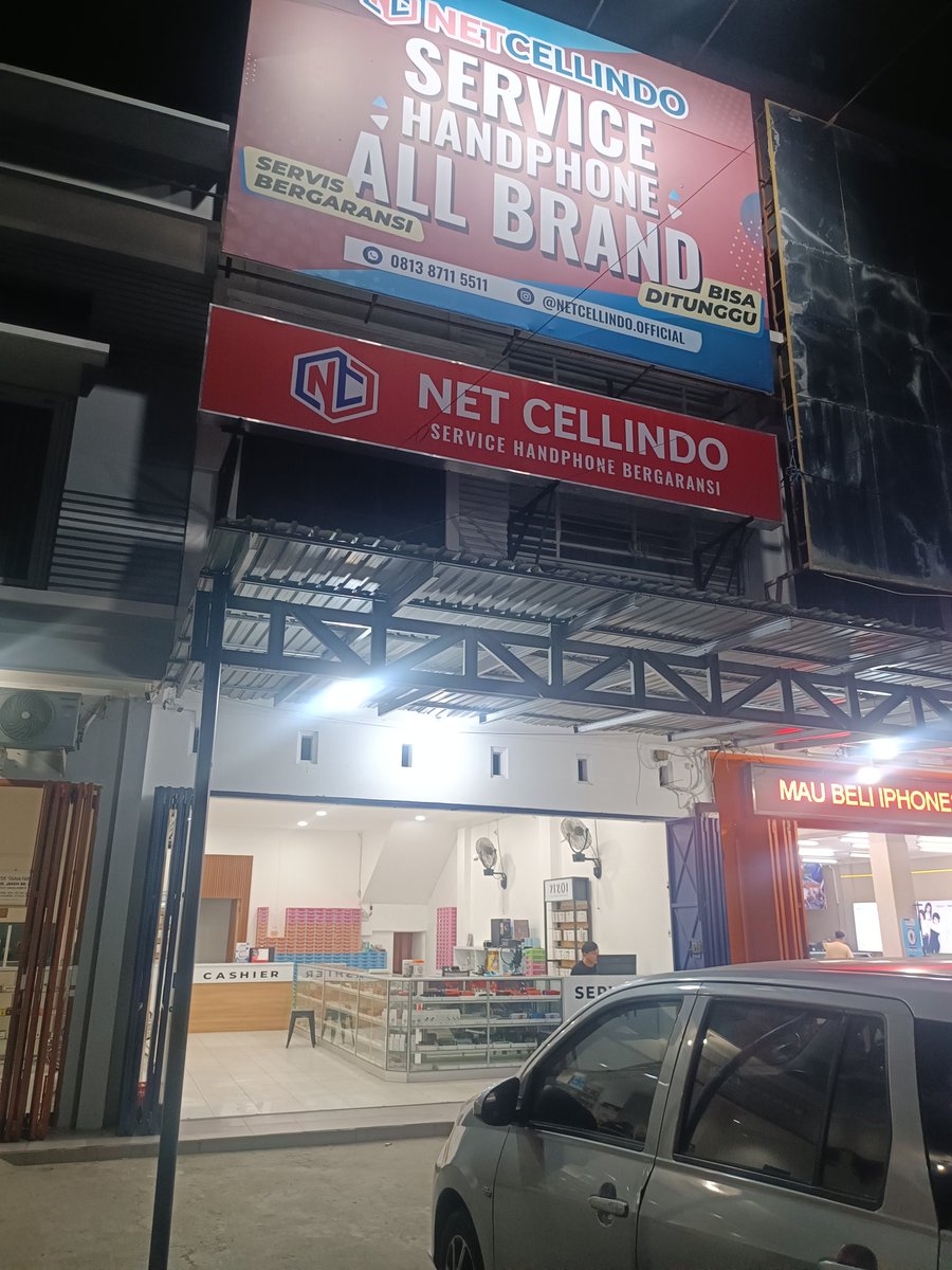 _wk27's tweet photo. Sebagai pendatang baru salut sih sama Gorontalo, sore ini hp saya jatoh &amp; mati total, cek di google maps tempat service ketemu bbrp toko, dengan rating ⭐5 dan ratusan review
Pas Dateng ke lokasi langsung di cek dan periksa ada sambungan baterai yg lepas https://t.co/JKXd2F8WAm