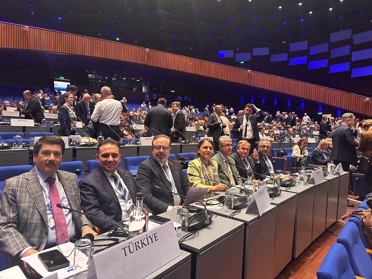 kemalcelik007's tweet photo. Avrupa Güvenlik ve İşbirliği Teşkilatı Parlamenter Asamblesi (AGİT PA) Türk heyetimizle birlikte, 33. Yaz Genel Kurul için Hollanda Lahey’deyiz.

Demokrasi, güvenlik ve bölgesel iş birliği başta olmak üzere, pek çok önemli konu başlığının ele alınacağı 33. Yaz Genel Kurulu’nun verimli geçmesini diliyorum.

Türk heyetimizle birlikte, ülkemizin tezlerini güçlü bir şekilde savunmak ve küresel sorunlara ortak çözümler geliştirmek için çalışmalarımıza kararlılıkla devam edeceğiz.