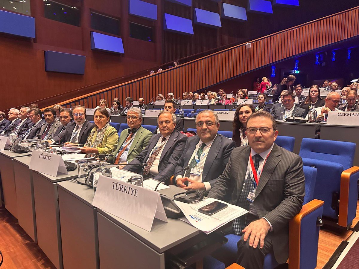 kemalcelik007's tweet photo. Avrupa Güvenlik ve İşbirliği Teşkilatı Parlamenter Asamblesi (AGİT PA) Türk heyetimizle birlikte, 33. Yaz Genel Kurul için Hollanda Lahey’deyiz.

Demokrasi, güvenlik ve bölgesel iş birliği başta olmak üzere, pek çok önemli konu başlığının ele alınacağı 33. Yaz Genel Kurulu’nun verimli geçmesini diliyorum.

Türk heyetimizle birlikte, ülkemizin tezlerini güçlü bir şekilde savunmak ve küresel sorunlara ortak çözümler geliştirmek için çalışmalarımıza kararlılıkla devam edeceğiz.