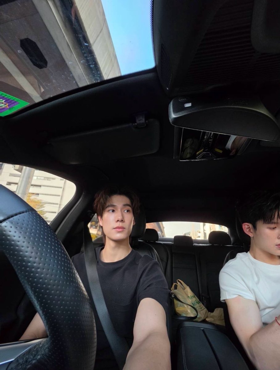 doublepjourney_'s tweet photo. ภูวินทร์ถือทรศปอนด์ถ่ายรูป ?
แล้วปอนด์นั่งเล่นทรศใครคะ 🫪

(((อภิปรายสิ่งนี้ 10 คะแนน ด่วน!)))

OUR STAR PHUWIN 23rd

#23rdHoneyThePHUWINDay
#ปอนด์ภูวินทร์ #PondPhuwin https://t.co/BBTSDYKKVM