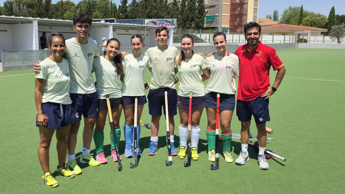 chsanfernando's tweet photo. 🧡🏑 El Club de Hockey San Fernando estuvo representado por 8 jugadores/as y 2 técnicos en la concentración del #CAETD en Armilla.

Una nueva muestra del gran trabajo de nuestra cantera y cuerpo técnico.

¡Enhorabuena a todos! 👏

🌐 https://t.co/xxfX8We1QI https://t.co/Oz1iPgalQh