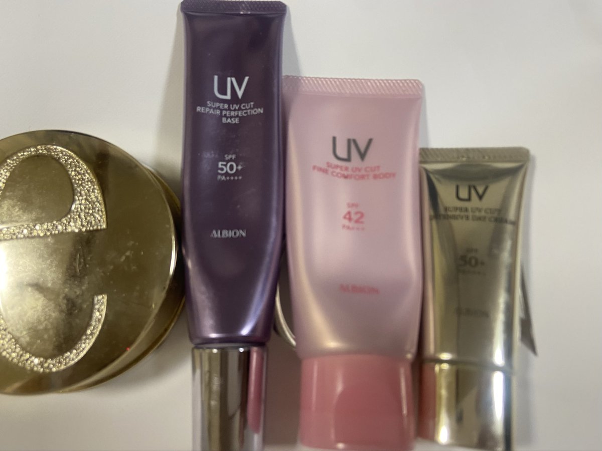 Loewe252525's tweet photo. 少し🤏スキンケアのお話し
乳液先行型が大好きでアルビオン中毒歴10年経過してるけど、割と資生堂のdプロのさっぱり感も好みだったり✨
最近は日焼けの方がむしろ重要？
っとも思ったり🤔
女性の方は、ファンデにSPFが入ってるから日焼け止め単体需要は少ないらしい💦
オススメ日焼け止めが知りたい😂 https://t.co/yHln8ejN2S