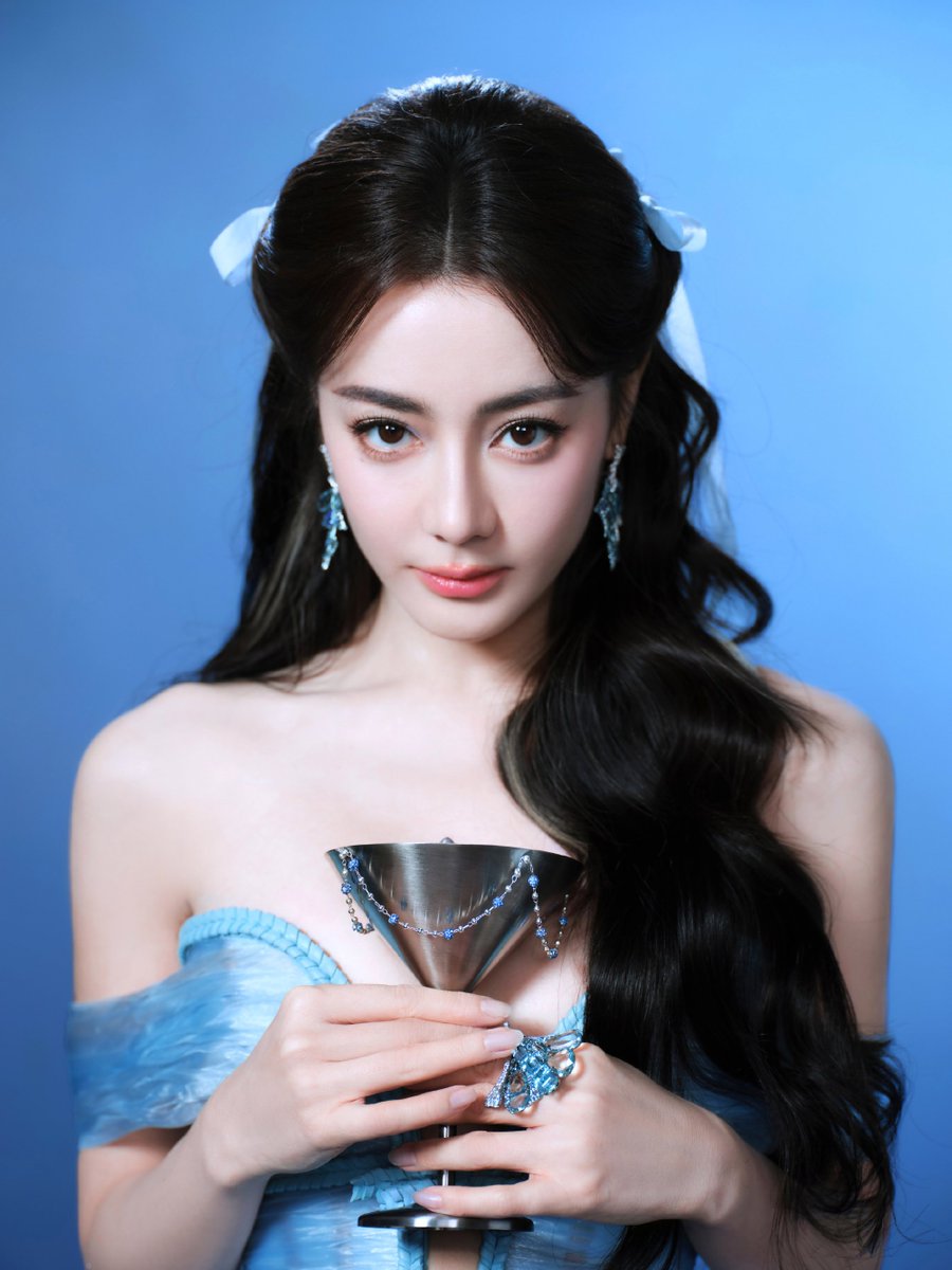 C_EntWomen's tweet photo. Dilireba's photoshoot for ANMUXI brand event, wearing a dress from AADNEVIK AW26 collection 

[ #Dilraba #迪丽热巴 ] https://t.co/H0t0jhBZqC