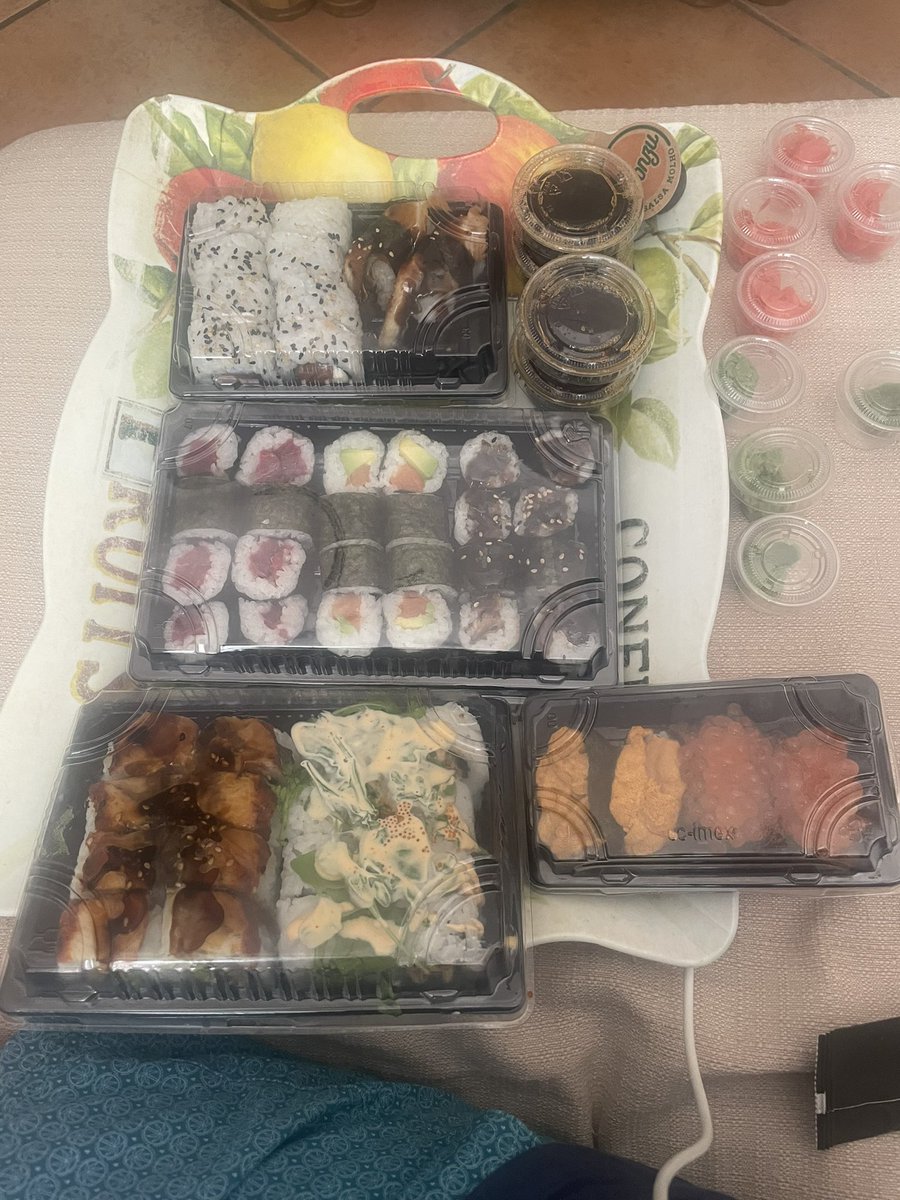 tatuillo's tweet photo. @_Blossomx_ Y me quedé con hambre… Tema precio, dejémoslo ahí, dado que me fui “a lo barato”: anguila, erizo, huevas, toro… Sólo faltó foie, porque no lo vi en la carta… https://t.co/rwys6XmilV