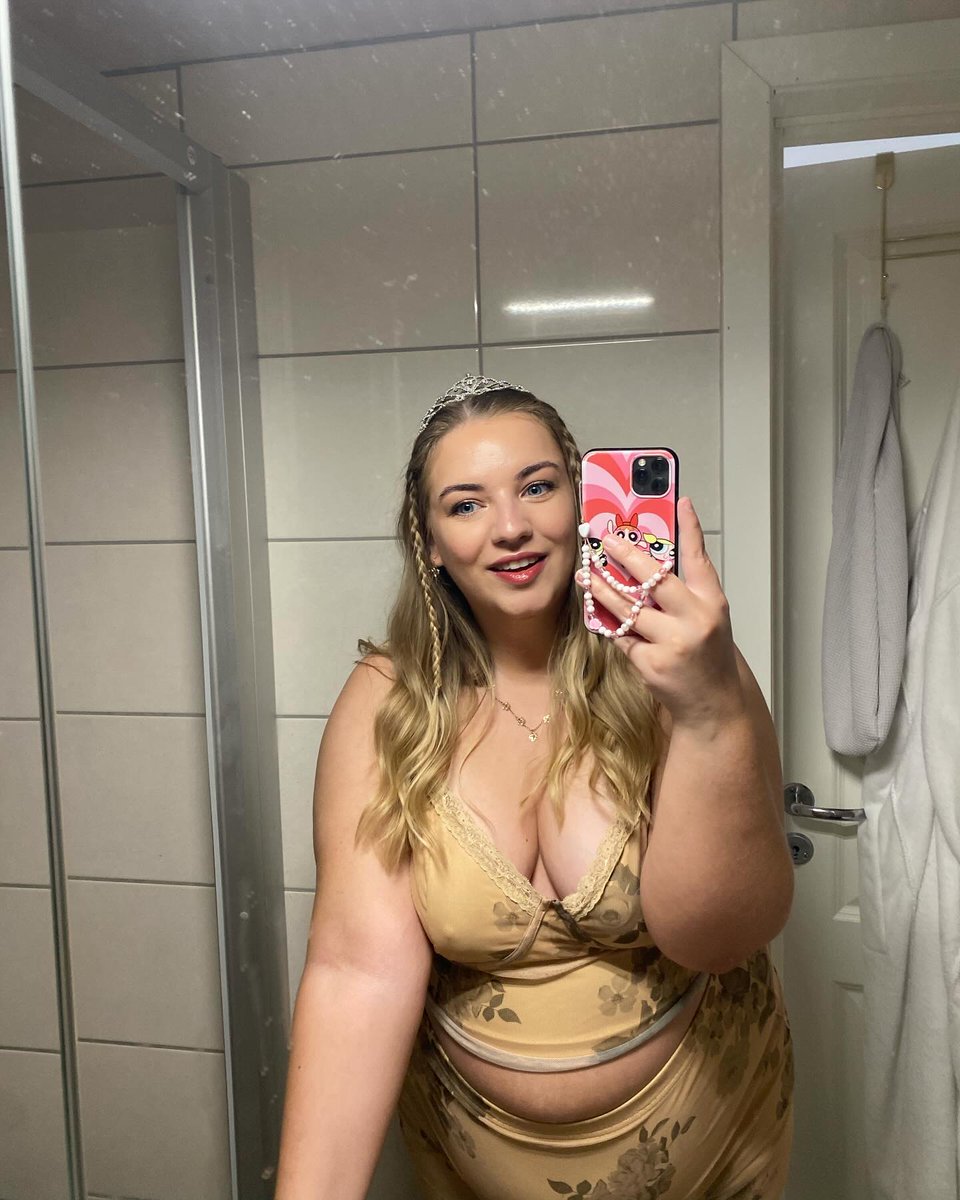 MaggiePlusX's tweet photo. I want to taste myself on you 😋 https://t.co/VaTHXbV9ii