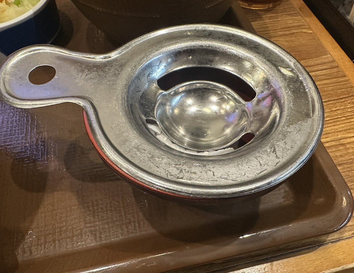 yassanclmmukima's tweet photo. すき家に問いたい

ねぎ玉牛丼で卵黄と卵白に分けて卵黄をねぎ牛丼の上に載せるだろ？
その卵白はその後どうするんだ？捨てるのか？ニワトリさんが腹を痛めて産んだ卵の1部を捨てるのか？

と思うから俺は卵は全部入れる

#sukiya_jp https://t.co/5hQ3FJOPvP