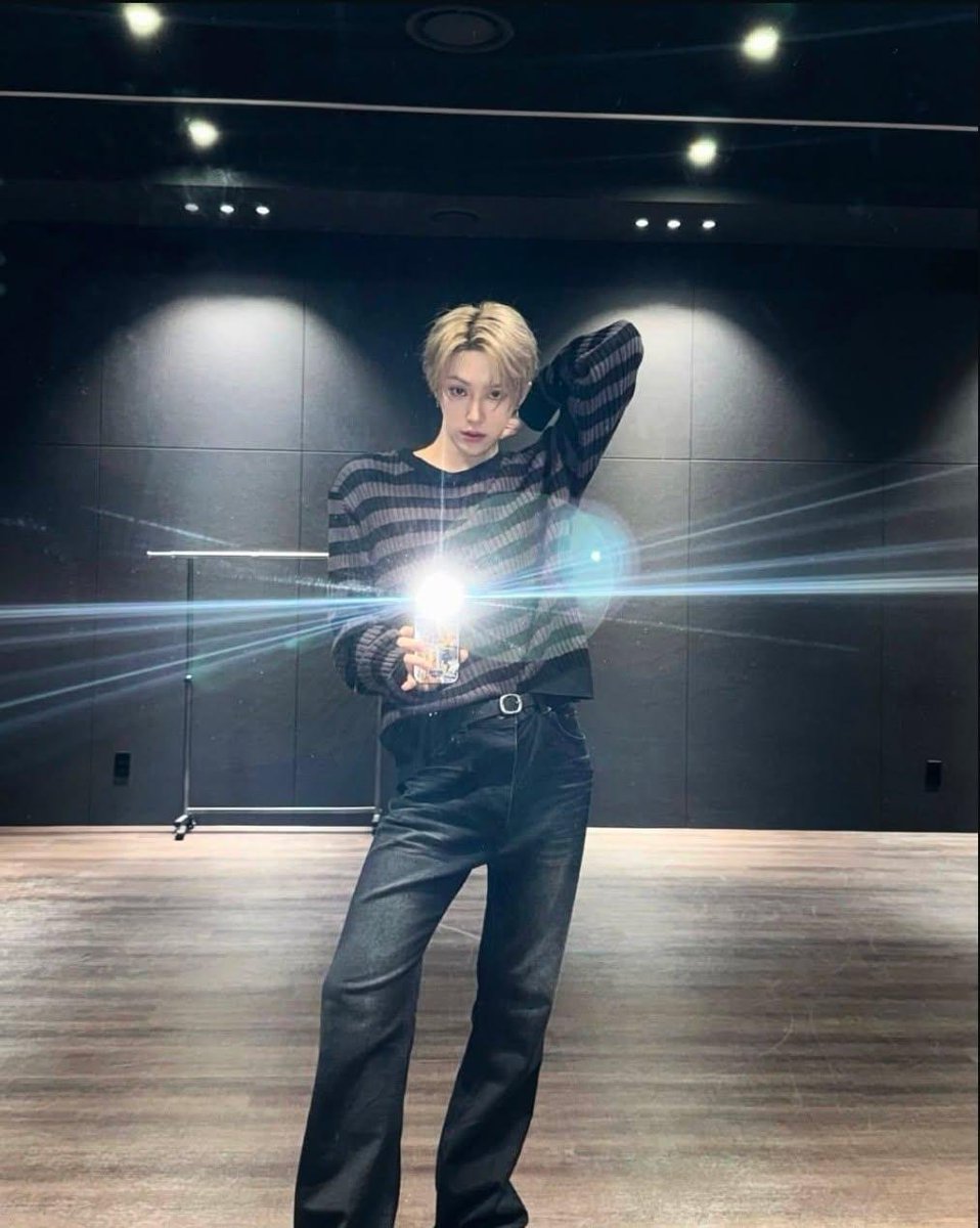 𝐀𝐑𝐍𝐎 tweet media